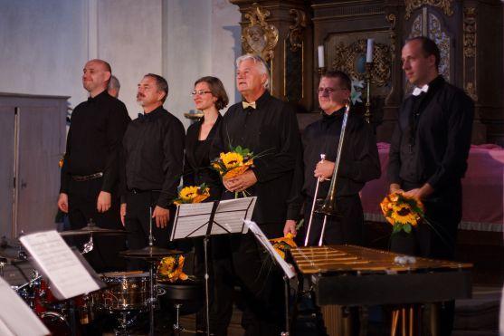 Pražské jazzové sexteto v Božanově recitací doprovodil herec Alfred Strejček 