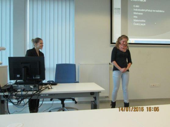 Studentky broumovského gymnázia zjistily, že učit je pořádná dřina