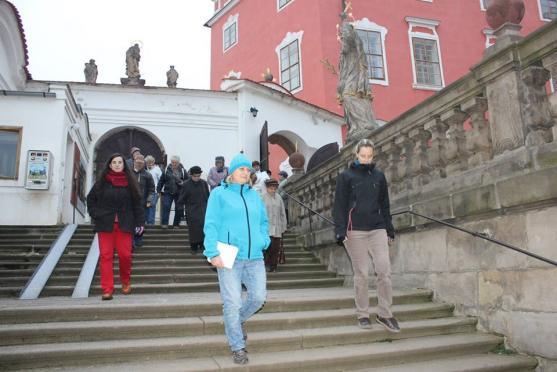 Poličtí senioři zkoumali v Broumově krásy baroka