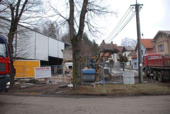 Začala poslední dostavba hronovského zimního stadionu 
