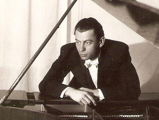 Žije v Broumově a ve svých 92 letech hraje každý den na klavír