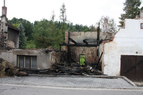 Kriminalisté objasnili sérii čtyř požárů ve Zdoňově. Pachatelem je muž, který zapálil kapličku v Suchém Dole