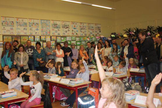 Prvňáčky na Základní škole Hradební v Broumově navštívil hejtman i krajský ředitel policie