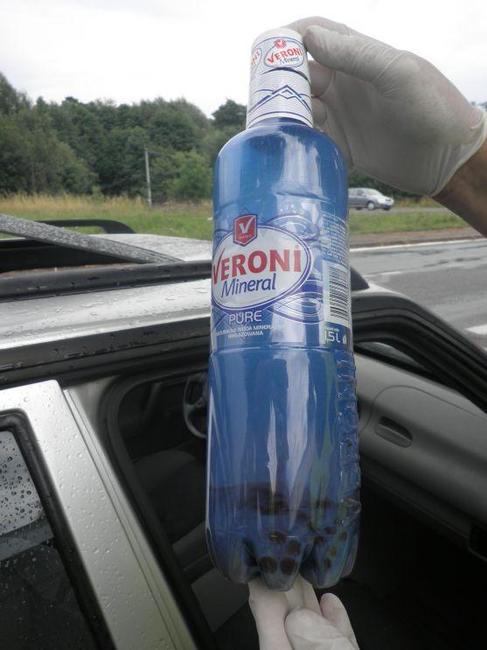 Celníci zadrželi ve Starostíně tablety Sudafed rozpuštěné v PET lahvi