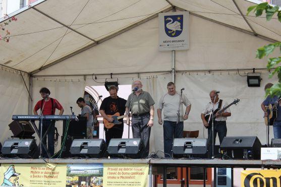 Hasiči z Broumova oslavili výročí svého založení ukázkami na náměstí a Dnem otevřených dveří