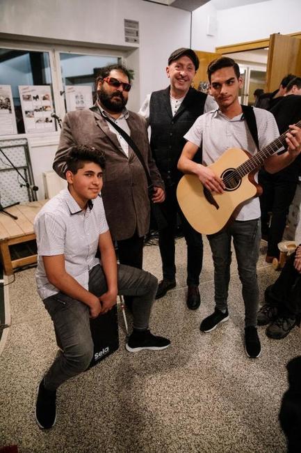 Romové na pódiu, gadjové pod ním – Jsme jeden svět 