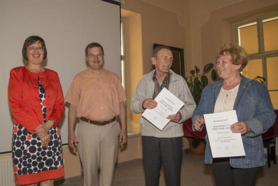 Posluchači Univerzity třetího věku převzali závěrečné osvědčení