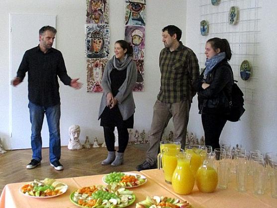 Vernisáž s více než sty "účastníky" 