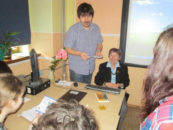 Žáci Základní školy Hradební a Gymnázia Broumov besedovali o historii antisemitismu