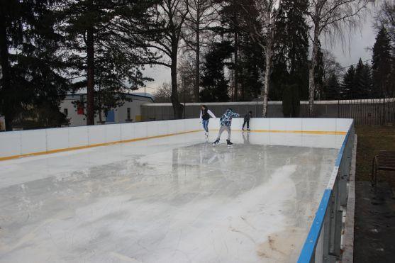 V Broumově se bruslí! Byl zahájen zkušební provoz