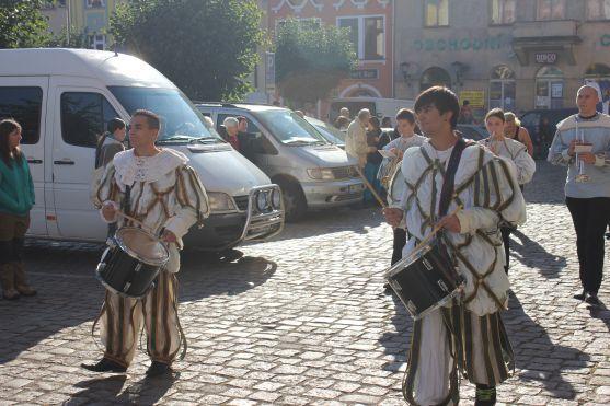 Svatováclavské slavnosti a vzlet horkovzdušného balónu z broumovského náměstí přilákalo přes tři sta návštěvníků