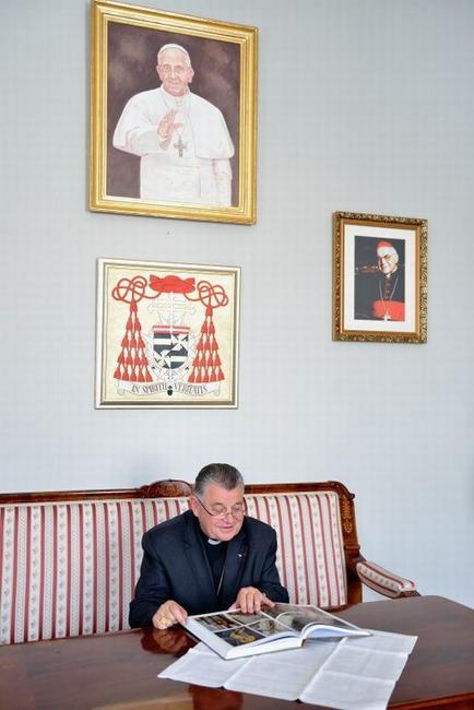 S knihou o broumovských kostelích u kardinála Duky