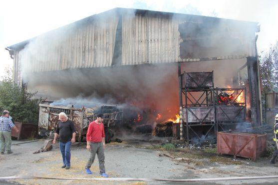 V Dolních Teplicích hořel sklad slámy