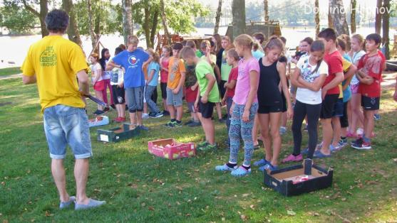 Hronovské Domino rozpoutalo bitvu mezi šesťáky 