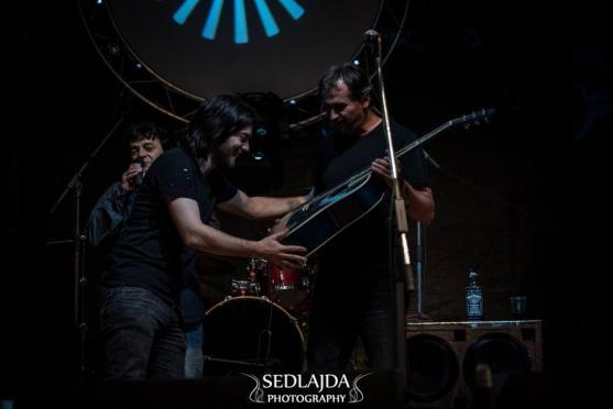 Dostal jsem kytaru a mám už první pecku 