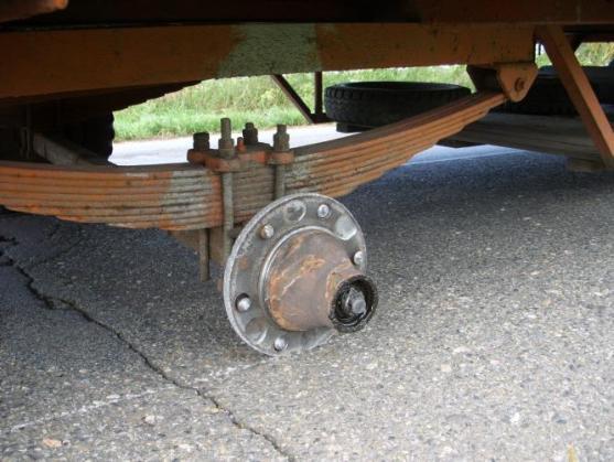 Maringotka bez kola ujela desítky kilometrů. Do Police nad Metují však nedojela