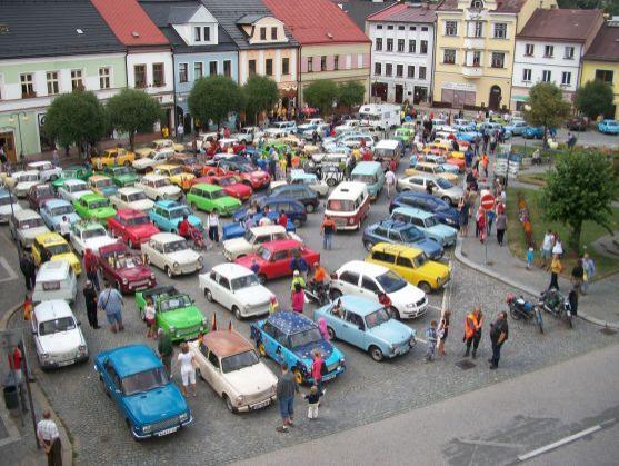 Polické náměstí bylo plné Trabantů