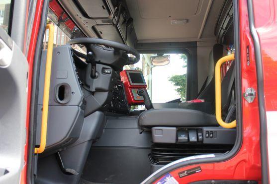 Dobrovolní hasiči z Veby Broumov převzali nadstandardní hasičskou cisternu