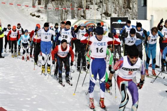 Video: Broumovští hasiči to umí i na lyžích