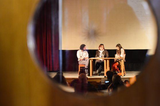 Romové, přišroubované sedačky a Zrní v Kolárově divadle 