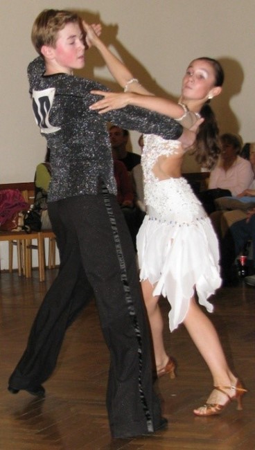 Sourozenci Novotní tančí v klubu TAK Dance Krok v Hradci Králové 