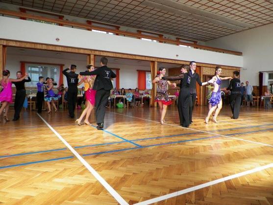 Děti z broumovského tanečního klubu zahájily sezónu ziskem sedmnácti medailí 