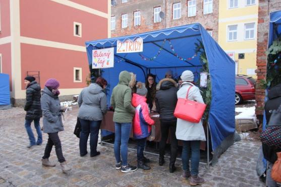 "Vítáme všechny, kdo se necháte rádi předvánočně naladit. Letos se tu scházíme již jedenáctým rokem!"