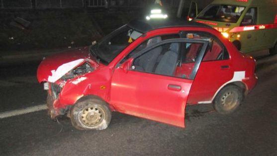 Osmnáctiletý mladík bez řidičského průkazu pod vlivem alkoholu boural v Broumově