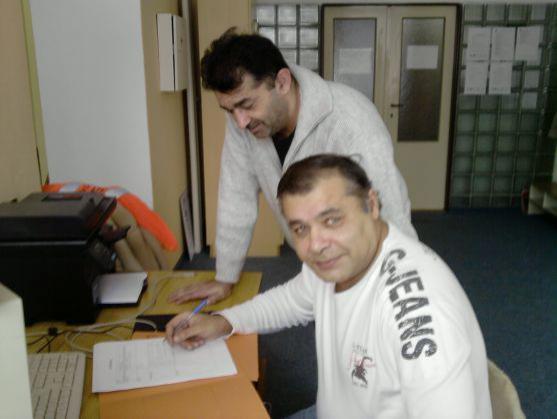 Terénní pracovníci sdružení Romodrom spolupracují v Broumově s romskými asistenty městské policie