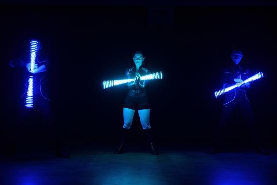 Na Plese města Broumova se kromě tance i žonglovalo. K vidění byla i UV show 