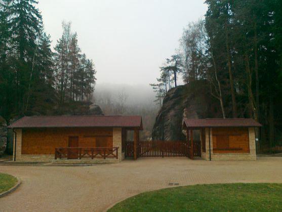 V dubnu 2012 se začne používat nový vstup do Skalního města v Adršpachu