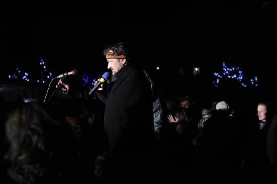 Vánoční strom na broumovském náměstí se v neděli rozsvítil