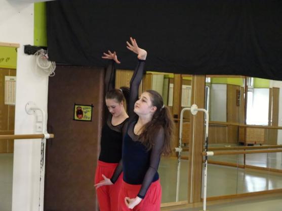 Členky tanečního oboru broumovské umělecké školy jsou po páté ve finále Tanečního učitele roku 