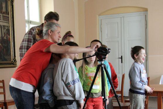 Filmfárum - to jsou tvůrčí filmové dílny v broumovském klášteře 