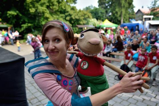 Broumov o víkendu ovládla pouť. Třešničkou na dortu byl Marek Ztracený 