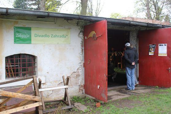 Divadlo Zahrada* naposledy poskytlo své přístřeší kulturní akci. Kulturní sezóna v Broumově byla zahájena 