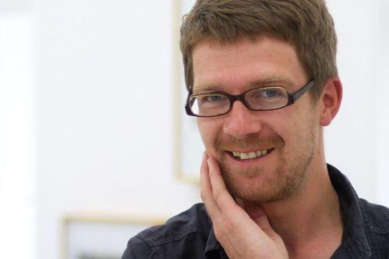 Výstava obrazů Vladimíra Vély Černá hodinka zakončuje první rok provozu Galerie Dům v Broumově 