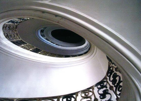 Na terase polických Pellyho domů vystavuje fotograf Zdeněk Odl 