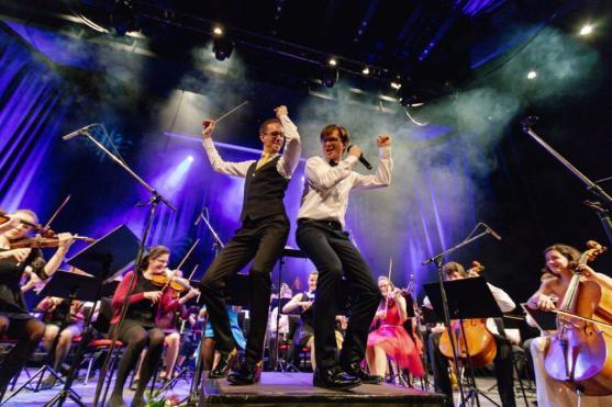 Police Symphony Orchestra naskakuje zpět do narozeninové desáté sezóny 