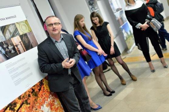 Polští studenti Univerzity Wroclaw pomáhají broumovské skupině kostelů