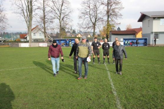 Fotbalisti Broumova popřáli Petru Možnému třemi body 