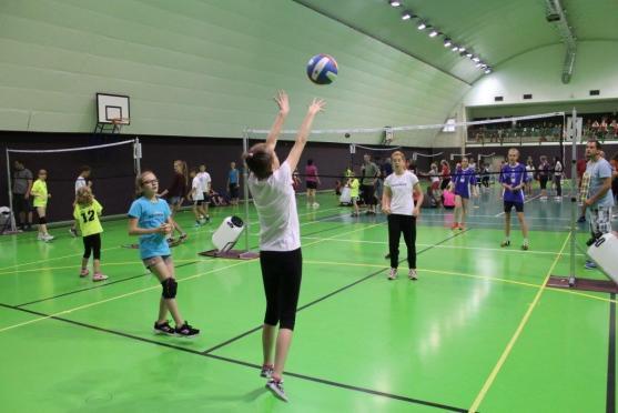 Na turnaji barevného volejbalu se dařilo broumovským týmům
