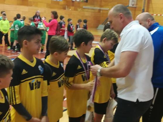 Tým starší přípravky Slovanu Broumov vyhrál turnaj v Hronově 