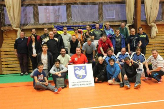 Nohejbalový turnaj Spartaklubu Broumov se hrál v hale už podruhé. Putovní pohár zamířil opět do Police nad Metují