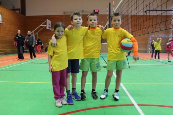 Další turnaj barevného volejbalu se hrál v Broumově