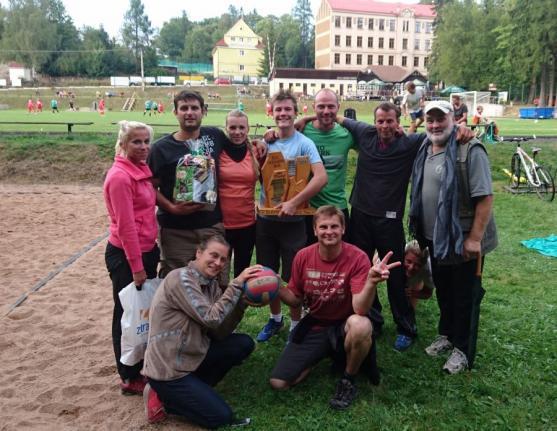 Broumovští volejbalisté byli úspěšní na dvou turnajích. Muži výborně zahájili okresní přebor