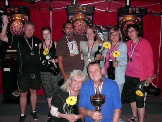 Manželé Kousalovi vyhráli dvacátý ročník Poháru W-Sportu v šipkách