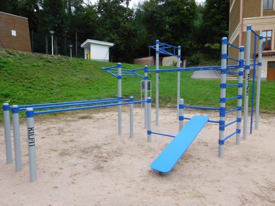 V Teplicích nad Metují vyrostl venkovní fitness park a posilovna Kilfit