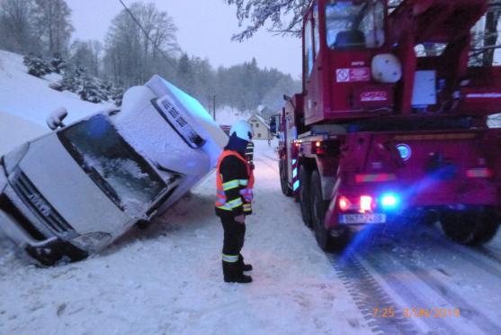 Hasiči zasahovali na Broumovsku u tří dopravních nehod