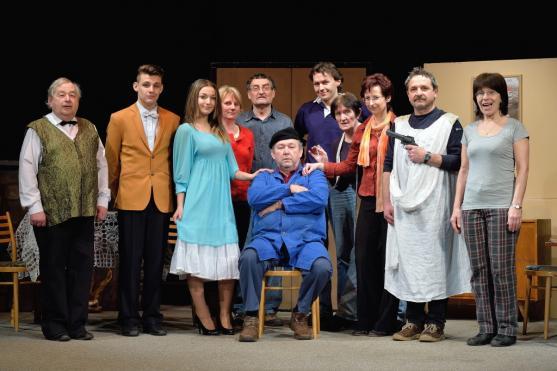 Divadelní soubor Divadlo Broumov sklidil ovace za premiéru francouzské komedie "Mátový nebo citron?"